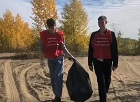 Команда Антона Тыртышного помогла очистить берег Оби от мусора